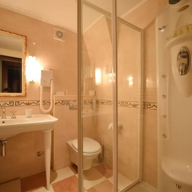 غرفة بسرير مزدوج بإطلالة على النهر، Hotel Leopold I 3/5