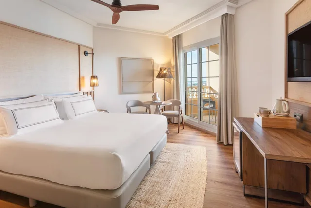 غرفة بريميوم بسرير مزدوج بإطلالة، Melia Atlantico Isla Canela 4/10