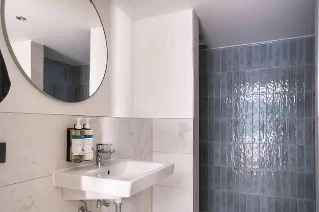 شقة بسرير كينج بغرفة نوم واحدة مع أريكة، numa I Arc Rooms and Apartments (ex Hotel Angleterre) 10/10