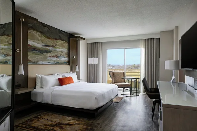Room, King Bed, Balcony, Marriott Meadowview Conference Resort Convention Center 6/10