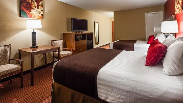 غرفة قياسية بسريرين كوين، SureStay Plus by Best Western San Antonio Fiesta Inn 3/4