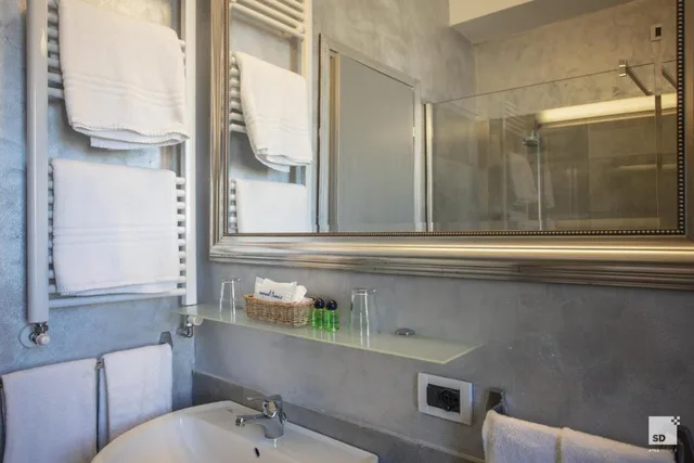 غرفة بسرير مزدوج بإطلالة على الحديقة بشرفة، Splendid Hotel La Torre 2/2