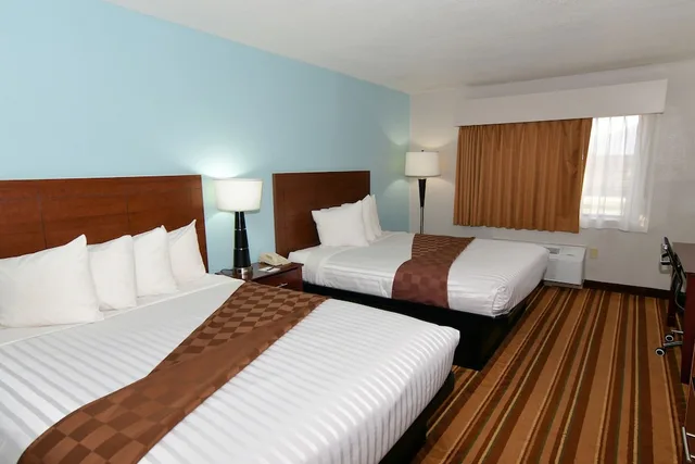 غرفة قياسية بسريرين كوين، Rock Island Inn & Suites Marshalltown 1/3