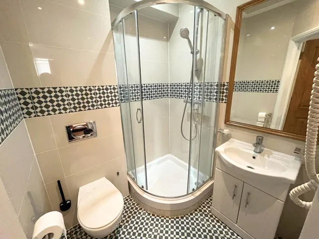 غرفة بسرير مزدوج بحمام خاص، The Marker Hotel 9/10