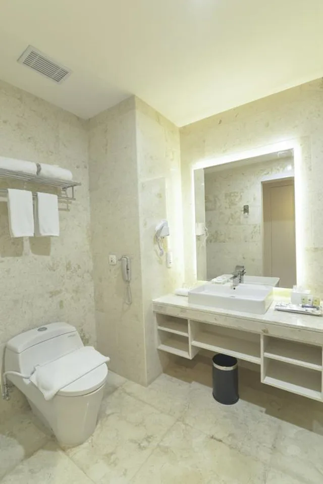 غرفة ديلوكس بسرير كوين، Platinum Balikpapan Hotel Convention Hall 3/4