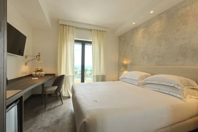 غرفة بانورامية بسرير كينج بإطلالة على البحر، Ghibli Hotel 2/5