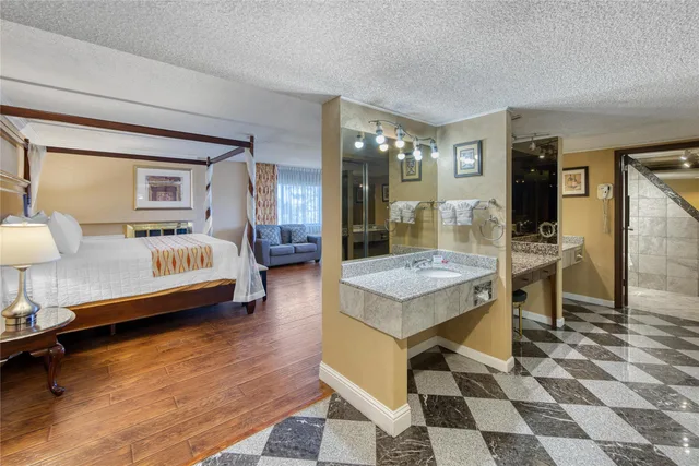 جناح بسرير كينج بحوض جاكوزي، SureStay Plus Hotel by Best Western Reno Airport 7/7