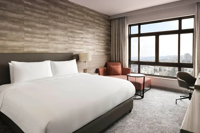 غرفة بريميوم بسرير كينج، InterContinental Amman (Jordan) 1/10