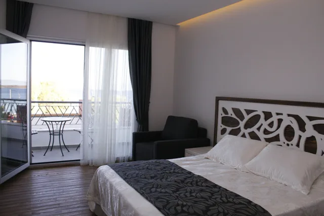 غرفة ديلوكس بسرير مزدوج، Meggs Hotel And Beach Restaurant 1/2