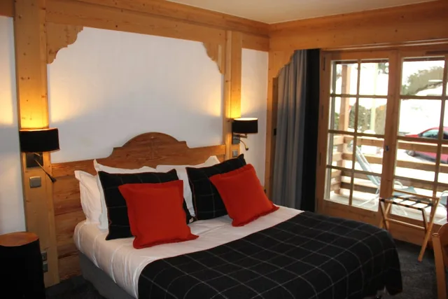 جناح بسرير كوين مع أريكة، Le M de Megeve 3/10