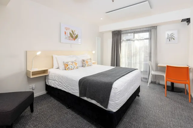 غرفة كلاسيكية بسرير كوين بحمام مشترك، Hotel Give 1/9