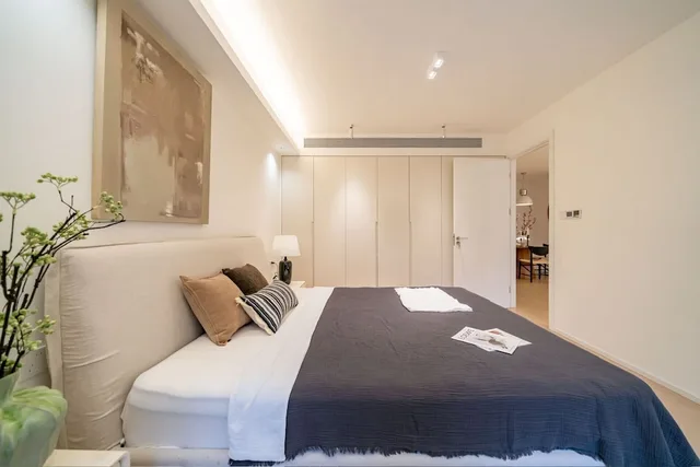 2 Bedrooms, Senior, Apartment, 1 Queen and 1 Double Bed, Book and Bed-People's Square 6/8