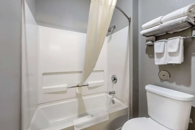 غرفة بسريرين كوين، Quality Inn & Suites Lincoln North 1/1