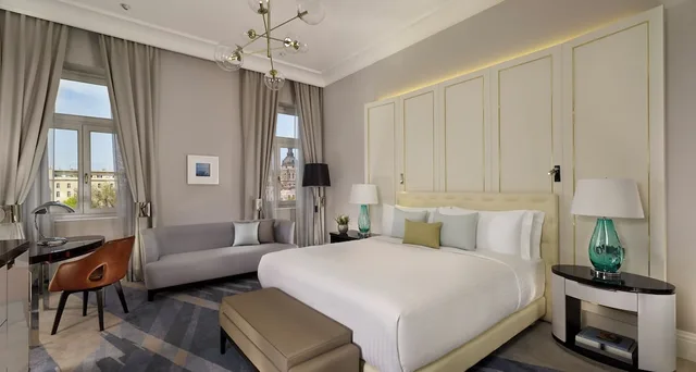 غرفة ديلوكس بسرير كينج، Al Habtoor Palace Budapest 1/4
