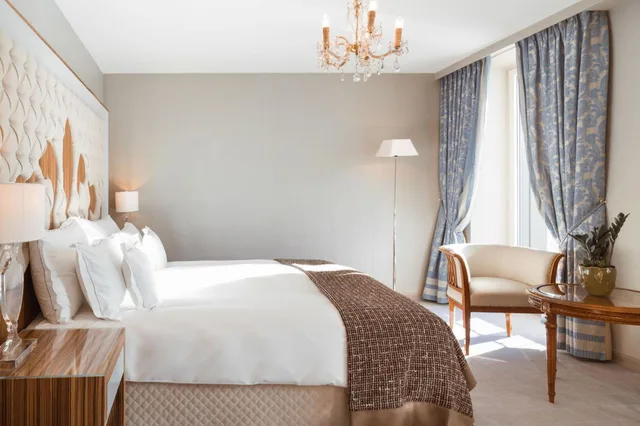 جناح غراند بإطلالة على البحر بغرفتي نوم، Carlton Hotel St Moritz 2/6
