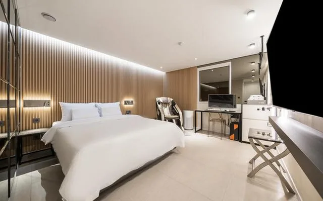 Comfort, Suite, Queen Bed, Seocho JS Hotel 1/2