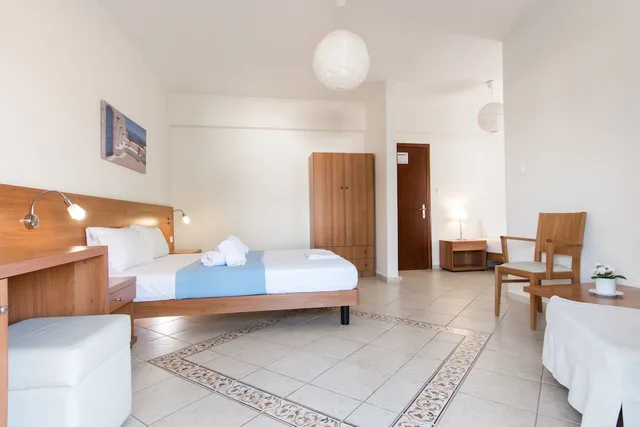 غرفة ثلاثية، Lido Hotel 1/7
