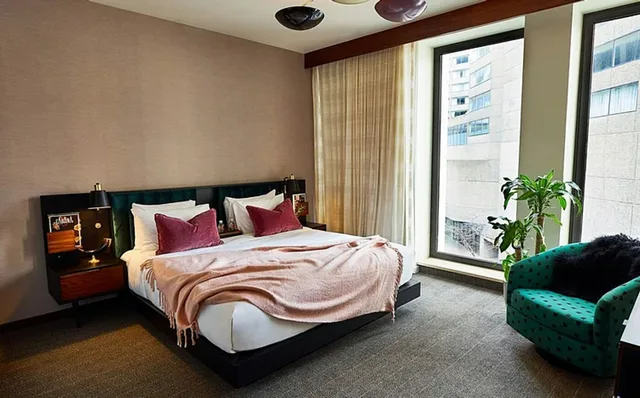 جناح لذوي الإعاقة، Fairlane Hotel 1/2