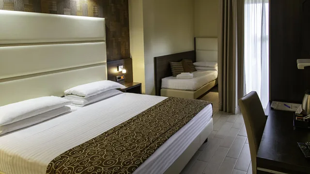 غرفة بريميوم كومفورت بسرير مزدوج مع سرير إضافي، Pineta Palace Roma 2/3