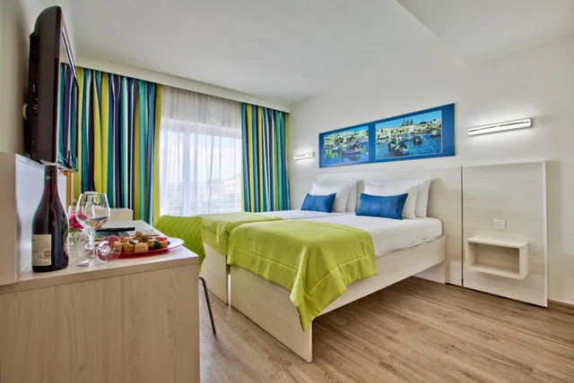 غرفة بسرير مزدوج أو سريرين منفصلين، Santana Hotel 6/10