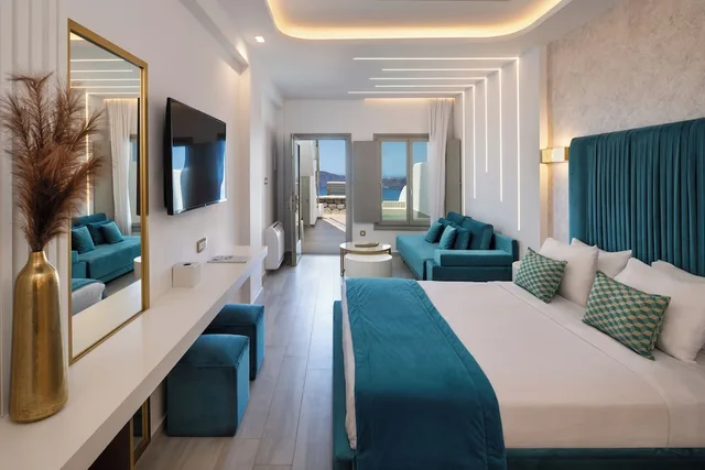 جناح بسرير كوين بحوض استحمام، Aura Suites 1/4