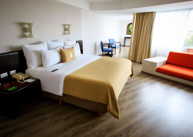 جناح جونيور بسرير كينج مع أريكة، Grand Cantalagua Hotel Morelia, BW Signature Collection 5/10