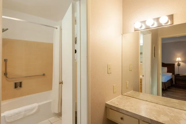 غرفة بسرير كينج، Studio City Court Yard Hotel 6/7