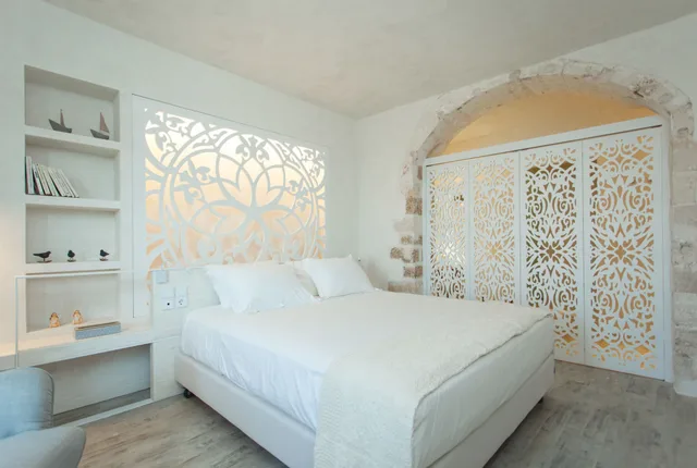 White, Suite, Queen Bed, Sea View, Balcony، Chania Inn 2/9
