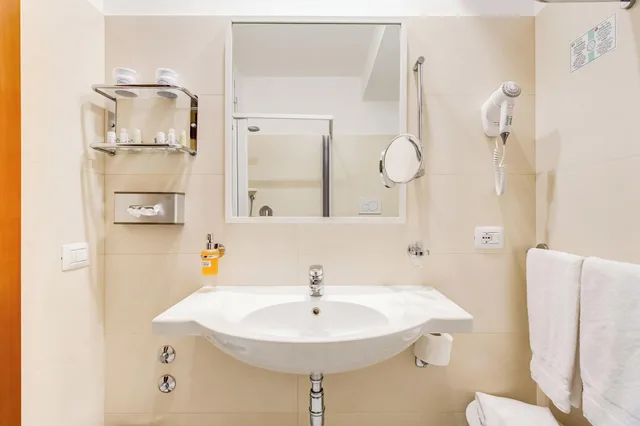 Classic, Multiple Beds, Sea View, Balcony، Best Western Hotel La Solara 7/7