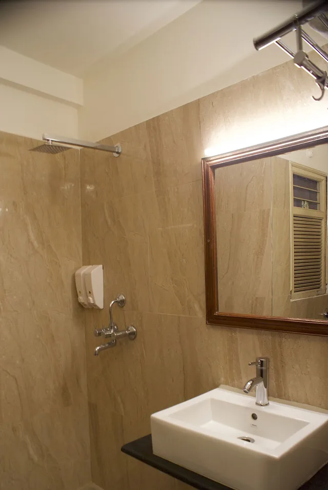 غرفة قياسية بسرير مزدوج أو سريرين منفصلين، Alpana Hotel 3/4
