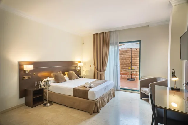 جناح جونيور بشرفة، Hotel Mainake Sl 6/9