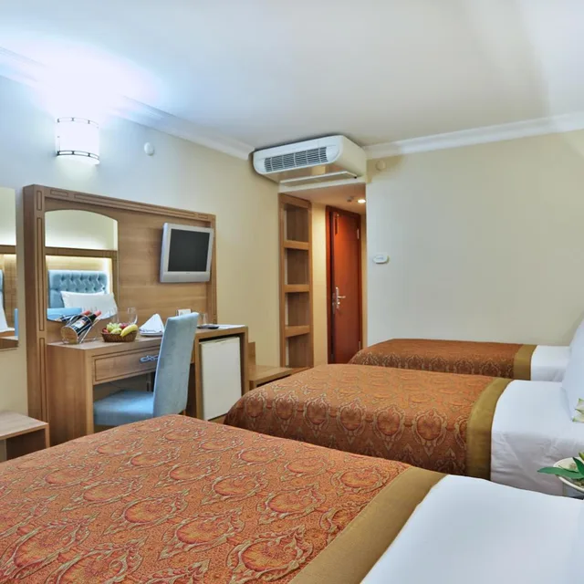 غرفة ثلاثية، Budo Hotel 8/10