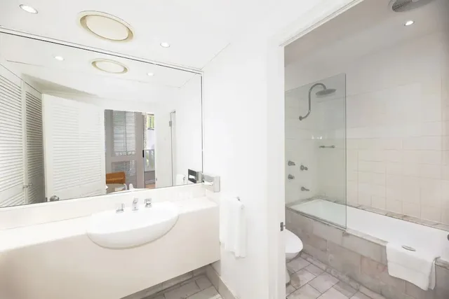 Tower, Deluxe, Queen Bed، Ramada By Wyndham Cairns City Centre 2/2