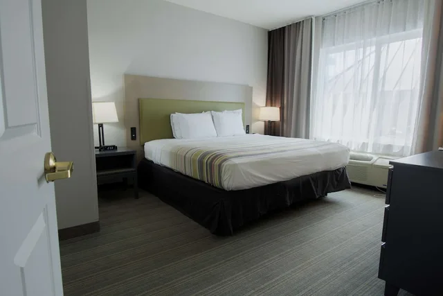 غرفة بريميوم بسرير كينج مع أريكة، Country Inn and Suites By Radisson Augusta At I-20 GA 2/6