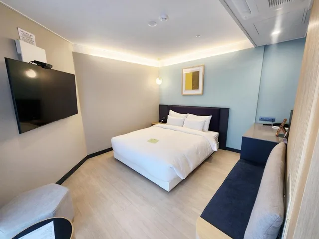 Standard, Double Bed, Pool Access, Hound Hotel Busan Station 5/10