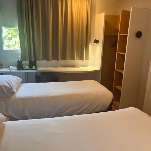 Room, Triple, 1 Double and 1 Single Bed, Ibis Cambrai 3/4