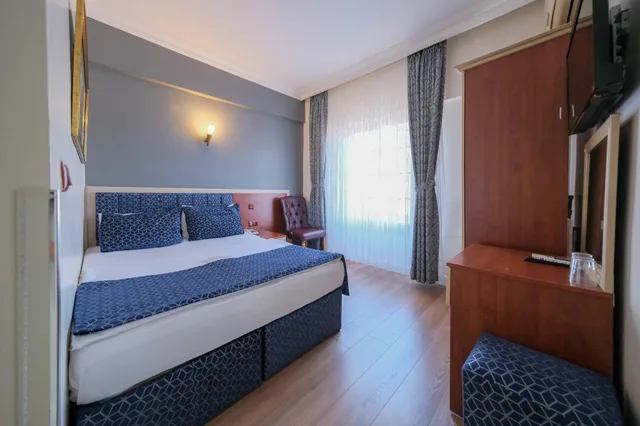 Room, 3 Double Beds, Balcony, Grand Hotel Palmiye 1/2