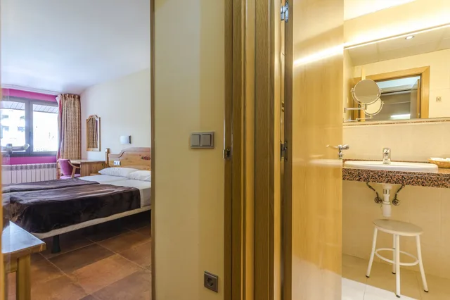 شقة كلاسيكية بسريرين منفصلين بإطلالة على المدينة، Apartamentos Sant Moritz 7/10