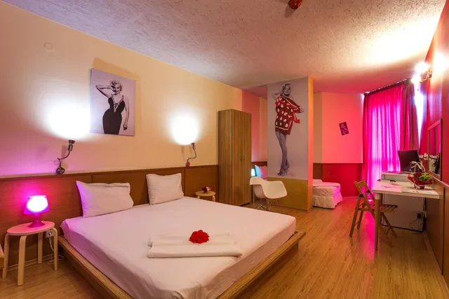 غرفة ثلاثية، Art Hotel Simona 4/8
