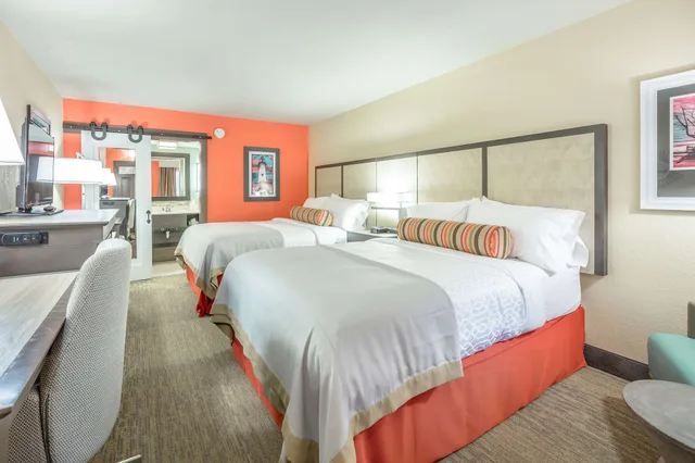 Standard, 2 Queen Beds, Pool Side، Best Western Plus St. Simons 3/6