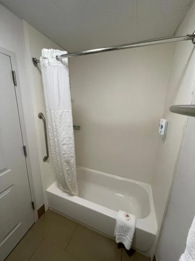 Efficiency, Superior, King Bed, Sofa, Accessible، Comfort Suites Crossville 10/10