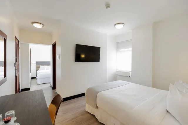 Connecting, Family Suite, 1 Double and 2 Queen Beds, Parque Del Lago Hotel 4/10