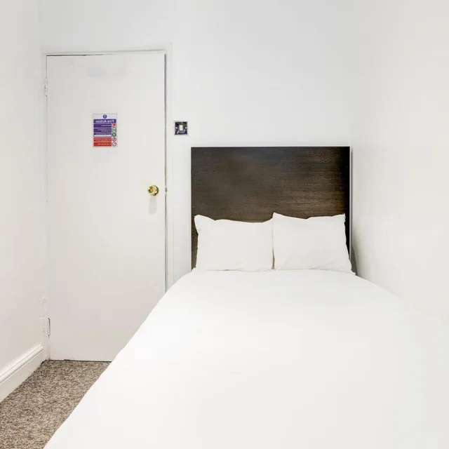 غرفة قياسية رباعية بسرير فردي، London Shelton Hotel, Finsbury Park 2/5