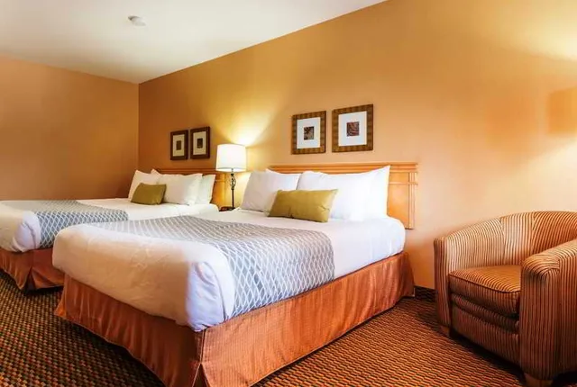 غرفة قياسية بسرير مزدوج، Accent Inn Kelowna 1/7