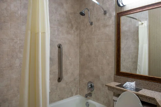 غرفة بسرير مزدوج، Quality Inn Beckley WV 2/3