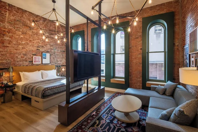 جناح بسرير كينج، Moxy Cincinnati Downtown 3/5