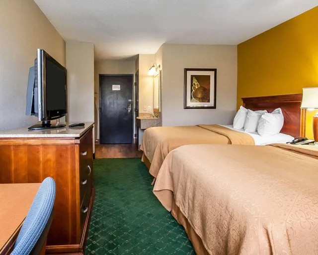 غرفة رباعية بسرير مزدوج، Quality Inn Cairo I-57 2/2