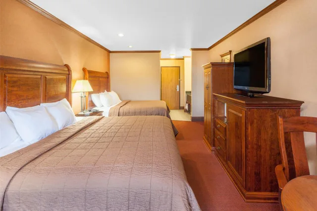 غرفة ديلوكس بسريرين كوين لذوي الإعاقة، Ramada By Wyndham Mackinaw City Waterfront 2/5