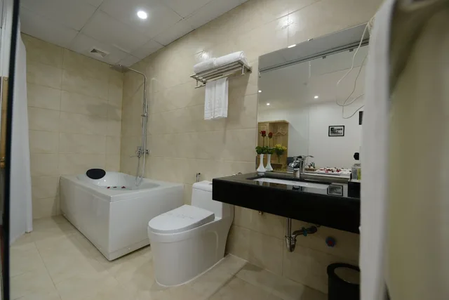 جناح شهر العسل بسرير كوين، Blue Hanoi Inn City Hotel 3/4