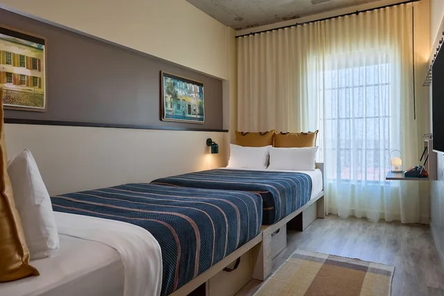 غرفة بسريرين كوين لذوي الإعاقة، Moxy Charleston Downtown 1/6